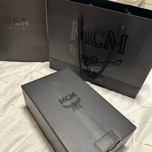 MCM Reservable belt black and pink sides with gold accent. - Picture 6 of 6